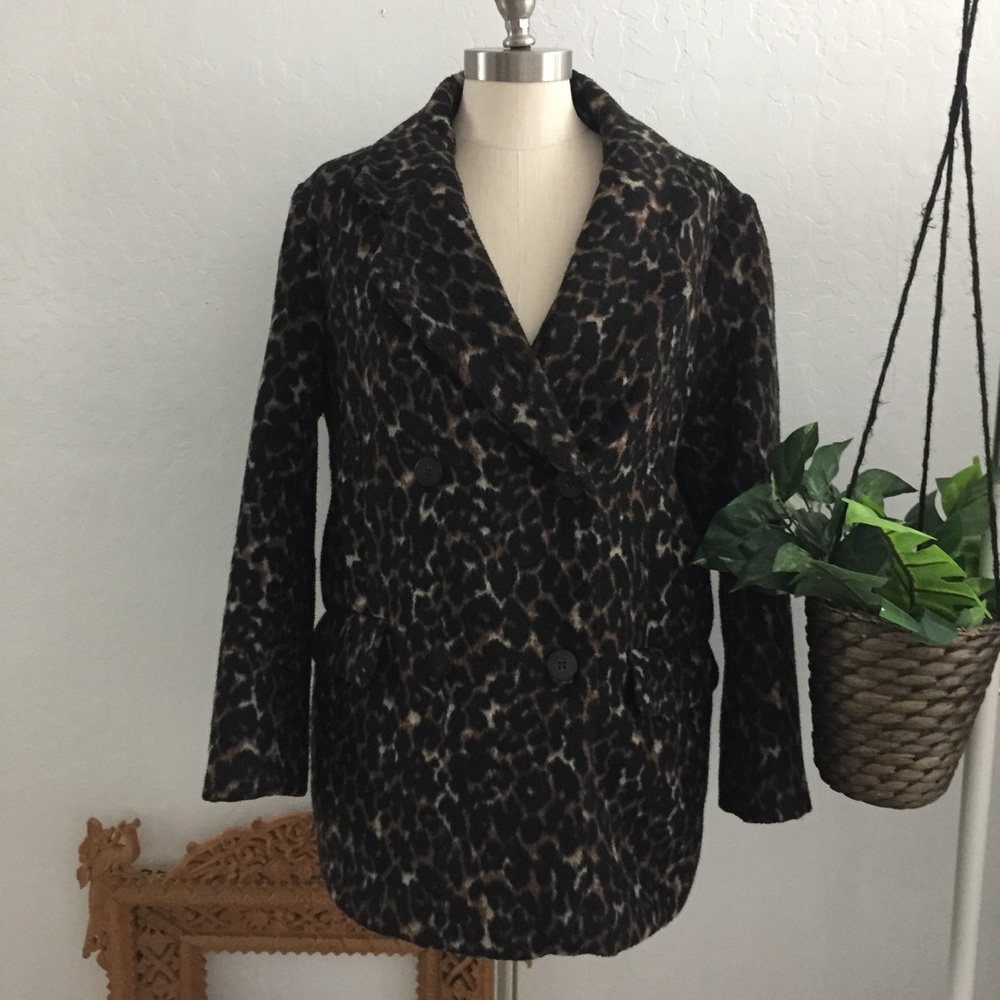 H&m cheetah coat// perfect for winter
